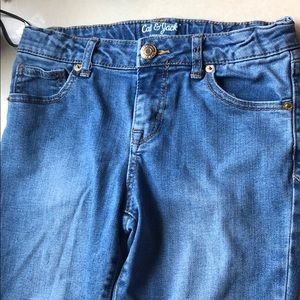 Skinny blue jeans with sparkly knees